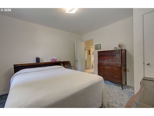 12429 Se MILL Ct, Portland, OR 97233