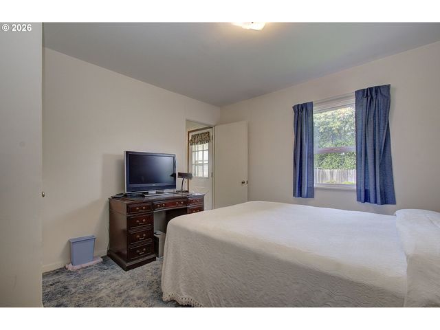 12429 Se MILL Ct, Portland, OR 97233