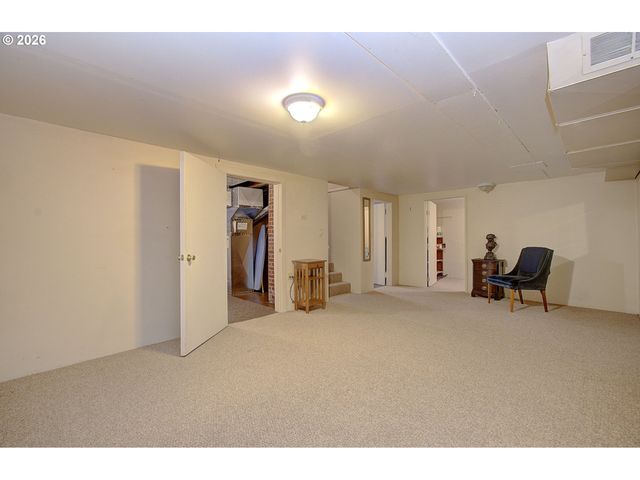 12429 Se MILL Ct, Portland, OR 97233