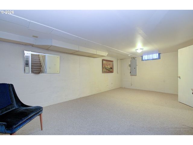 12429 Se MILL Ct, Portland, OR 97233