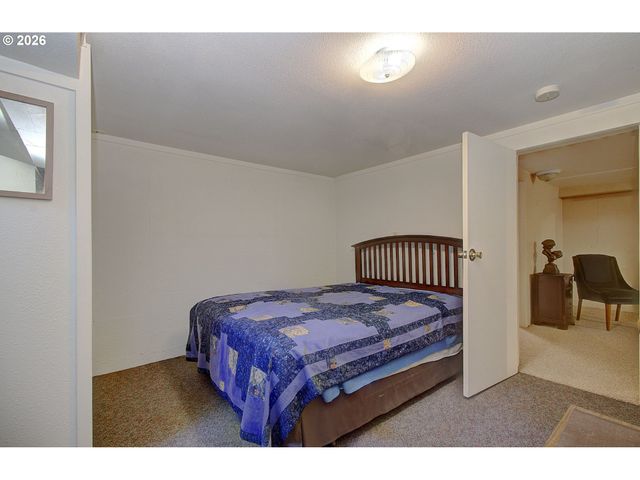 12429 Se MILL Ct, Portland, OR 97233