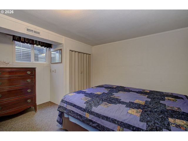 12429 Se MILL Ct, Portland, OR 97233