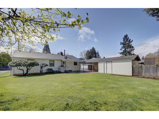 12429 Se MILL Ct, Portland, OR 97233
