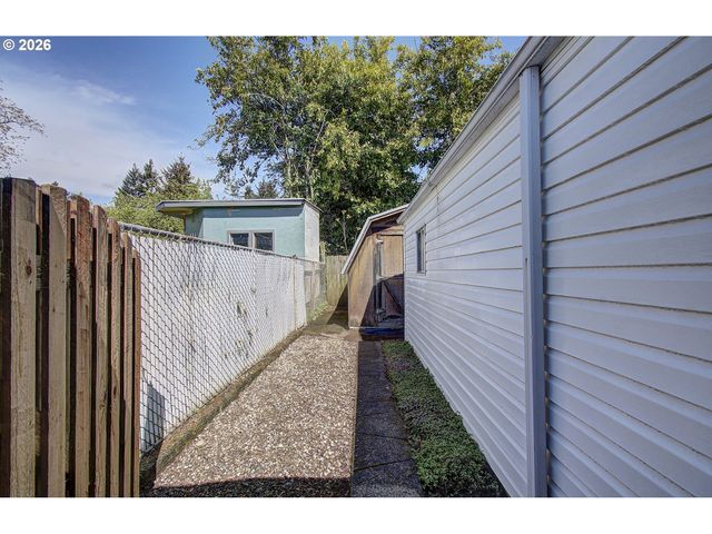 12429 Se MILL Ct, Portland, OR 97233