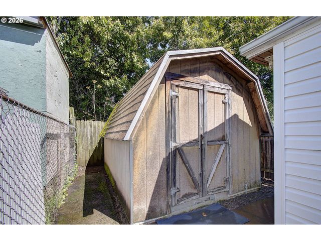 12429 Se MILL Ct, Portland, OR 97233