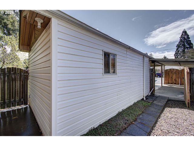 12429 Se MILL Ct, Portland, OR 97233