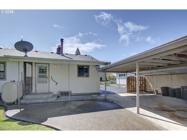 12429 Se MILL Ct, Portland, OR 97233