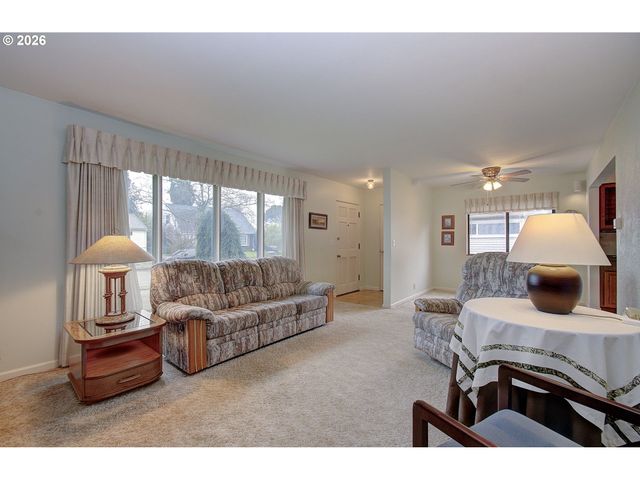 12429 Se MILL Ct, Portland, OR 97233