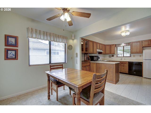 12429 Se MILL Ct, Portland, OR 97233