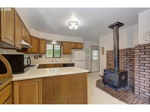 12429 Se MILL Ct, Portland, OR 97233