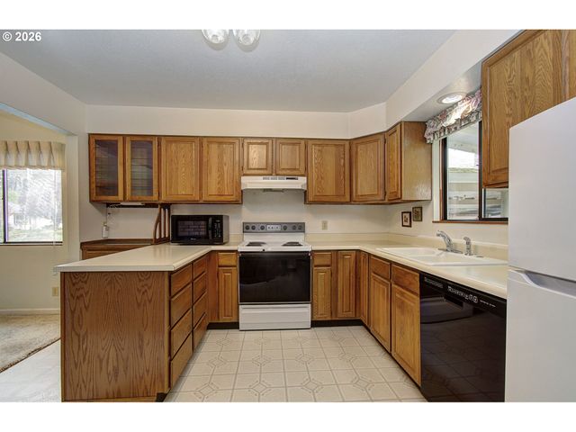 12429 Se MILL Ct, Portland, OR 97233