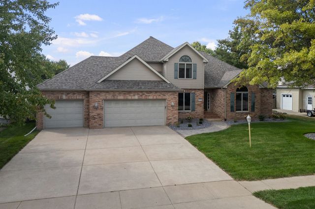 800 8th Street S, Eldridge, IA 52748