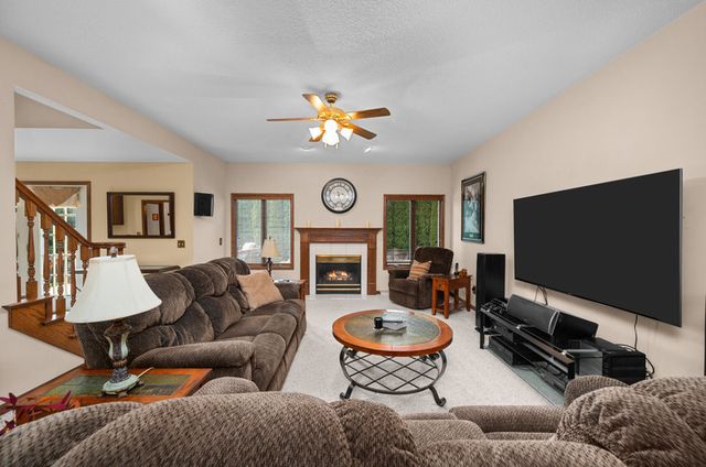 800 8th Street S, Eldridge, IA 52748