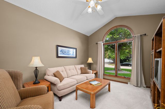 800 8th Street S, Eldridge, IA 52748