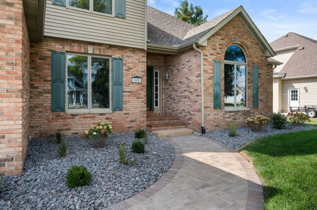 800 8th Street S, Eldridge, IA 52748