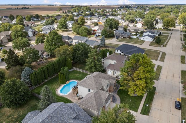 800 8th Street S, Eldridge, IA 52748