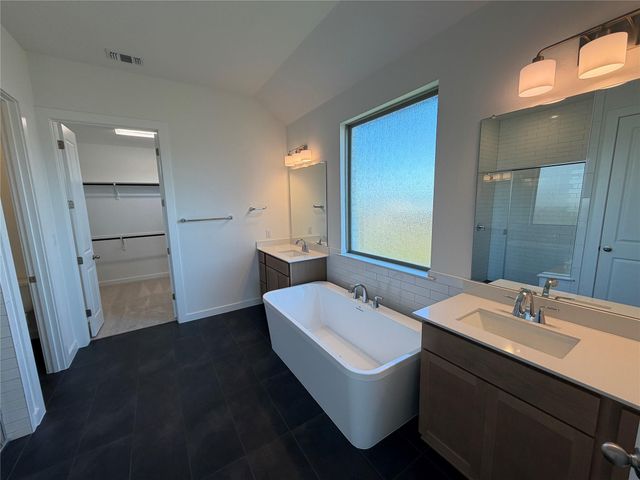 109 Statue DR, Liberty Hill, TX 78642