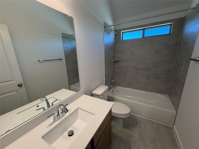 109 Statue DR, Liberty Hill, TX 78642