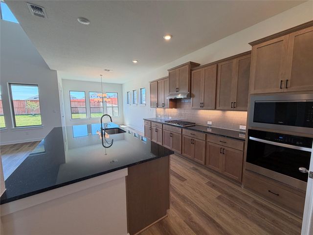 109 Statue DR, Liberty Hill, TX 78642