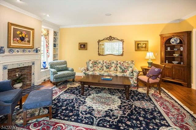 12 Red Oak Row, Chester Twp., NJ 07930
