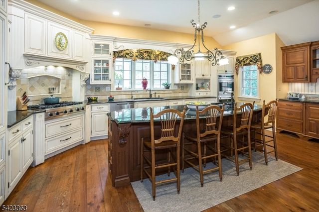 12 Red Oak Row, Chester Twp., NJ 07930