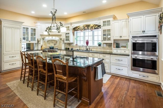 12 Red Oak Row, Chester Twp., NJ 07930