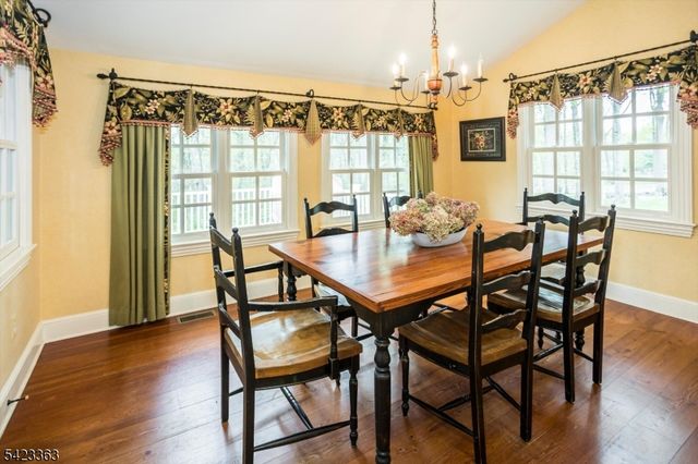 12 Red Oak Row, Chester Twp., NJ 07930