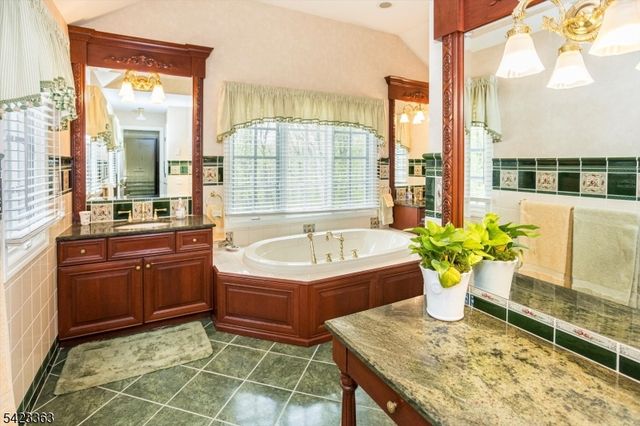 12 Red Oak Row, Chester Twp., NJ 07930