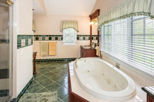 12 Red Oak Row, Chester Twp., NJ 07930