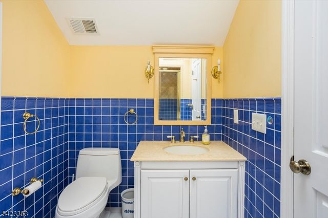 12 Red Oak Row, Chester Twp., NJ 07930
