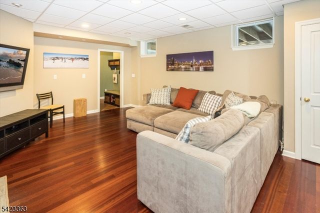 12 Red Oak Row, Chester Twp., NJ 07930