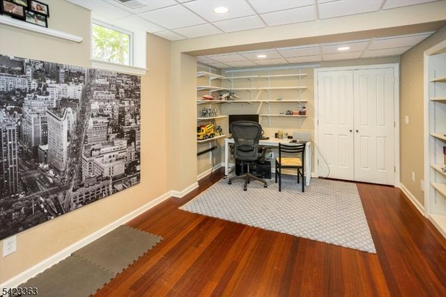 12 Red Oak Row, Chester Twp., NJ 07930