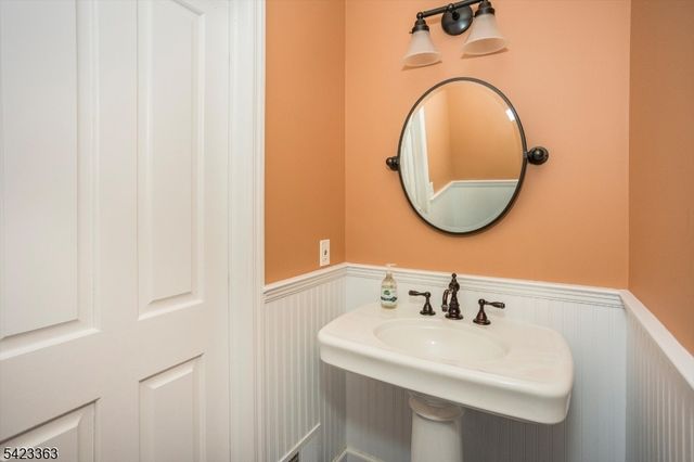 12 Red Oak Row, Chester Twp., NJ 07930