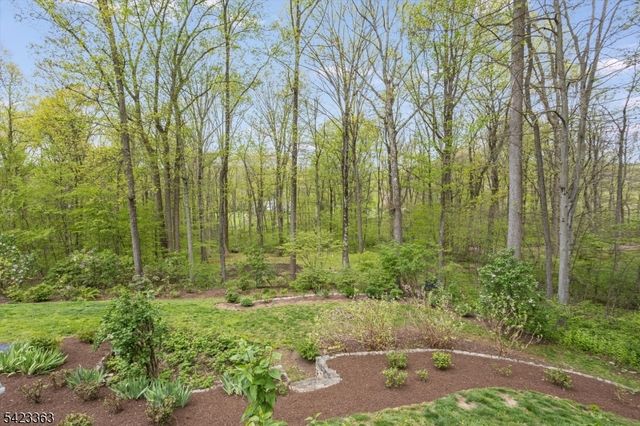 12 Red Oak Row, Chester Twp., NJ 07930