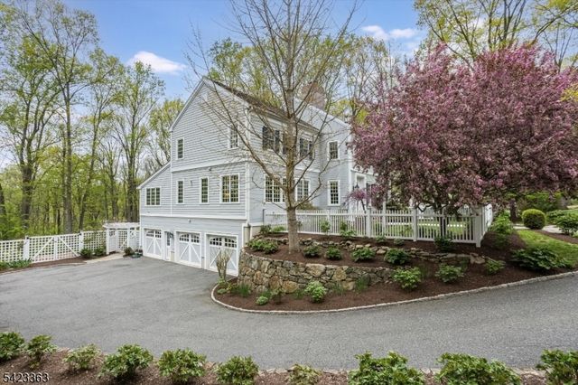 12 Red Oak Row, Chester Twp., NJ 07930