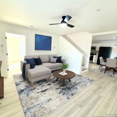 2204 W San Antonio St Apt 1, New Braunfels, TX 78130