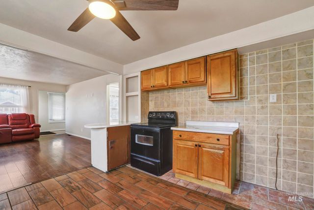 322 Jackson, Twin Falls, ID 83301
