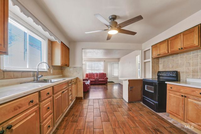 322 Jackson, Twin Falls, ID 83301