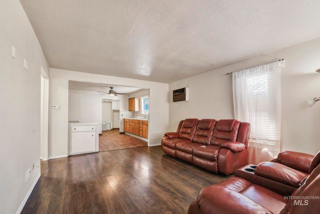 322 Jackson, Twin Falls, ID 83301