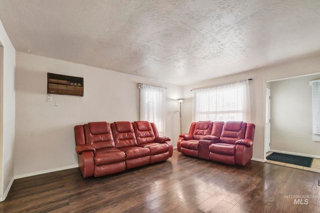 322 Jackson, Twin Falls, ID 83301