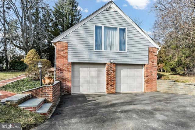 3 MAN O WAR DR, Media, PA 19063