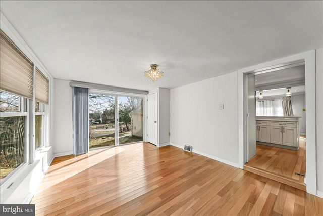 3 MAN O WAR DR, Media, PA 19063