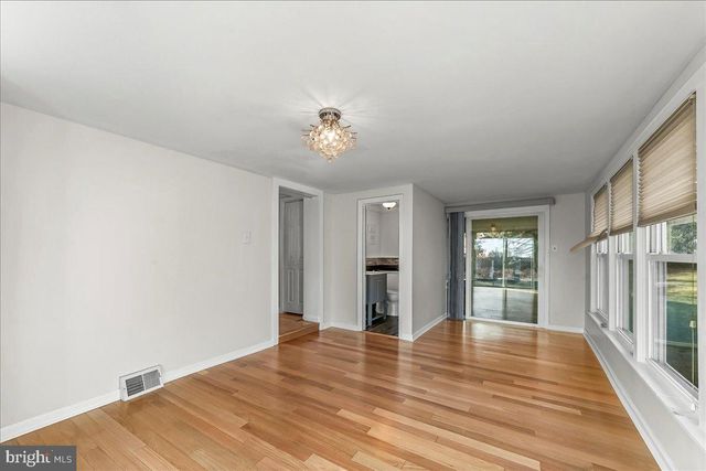 3 MAN O WAR DR, Media, PA 19063