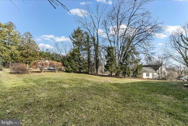 3 MAN O WAR DR, Media, PA 19063