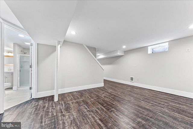 3 MAN O WAR DR, Media, PA 19063