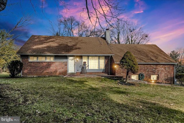 3 MAN O WAR DR, Media, PA 19063