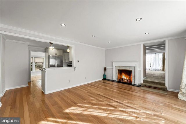 3 MAN O WAR DR, Media, PA 19063