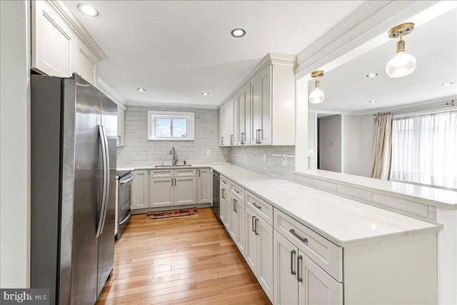 3 MAN O WAR DR, Media, PA 19063