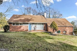 3 MAN O WAR DR, Media, PA 19063