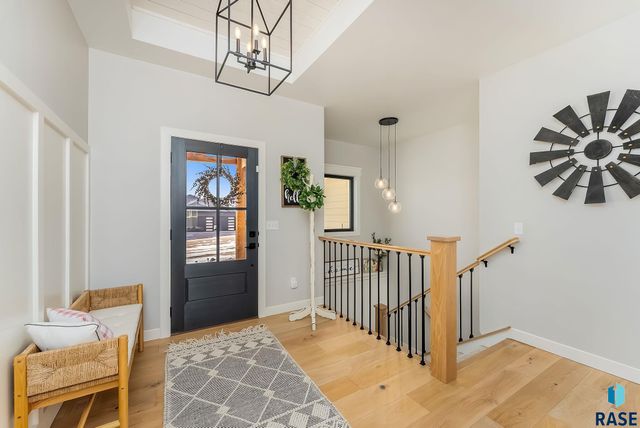 8216 E Ladyslipper Cir Circle, Sioux Falls, SD 57110